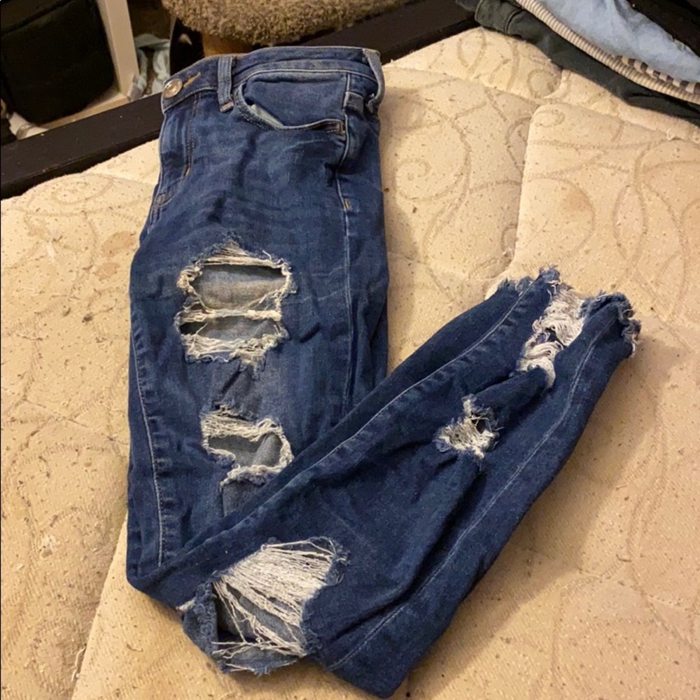 dark wash, high rise, veryyyyy ripped